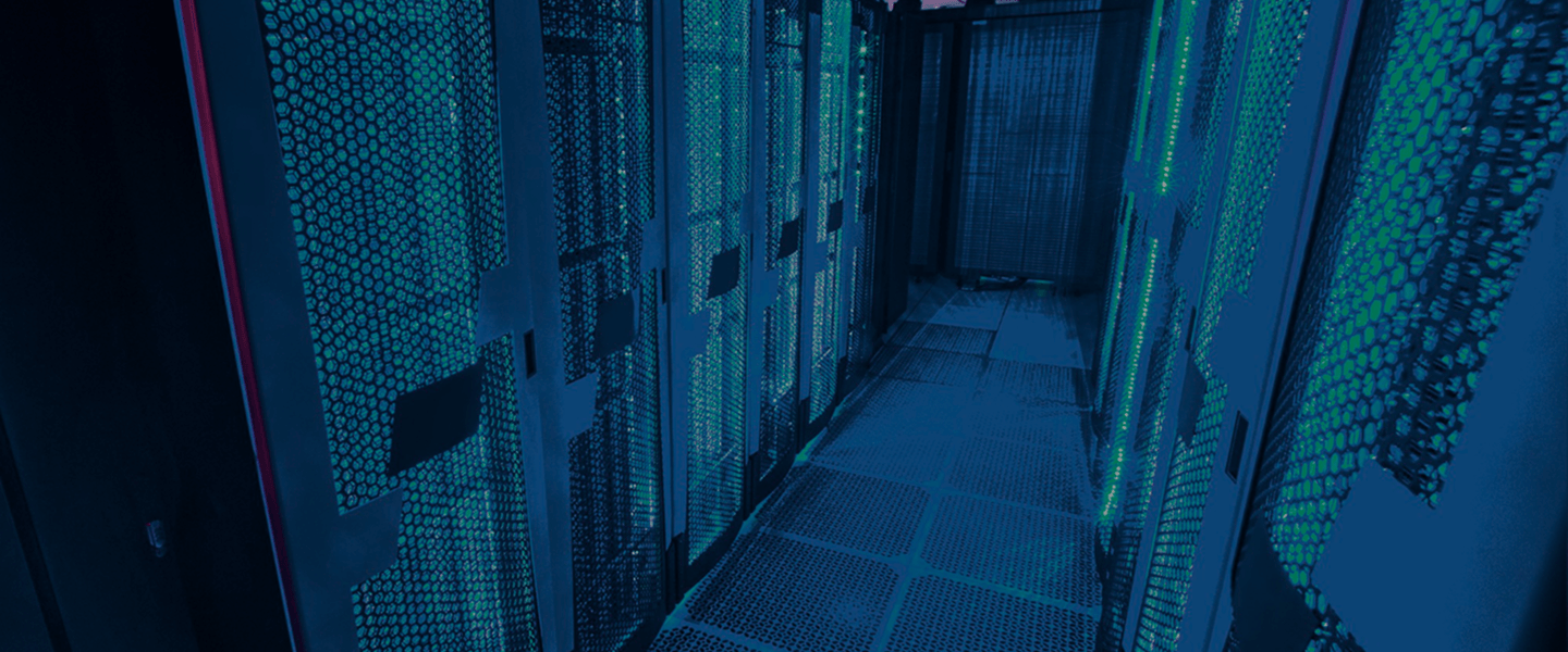 kvinna-telefon-skrivbord